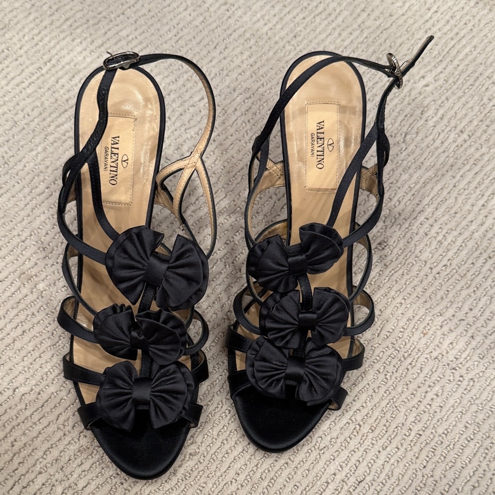 Valentino navy Bow Heels